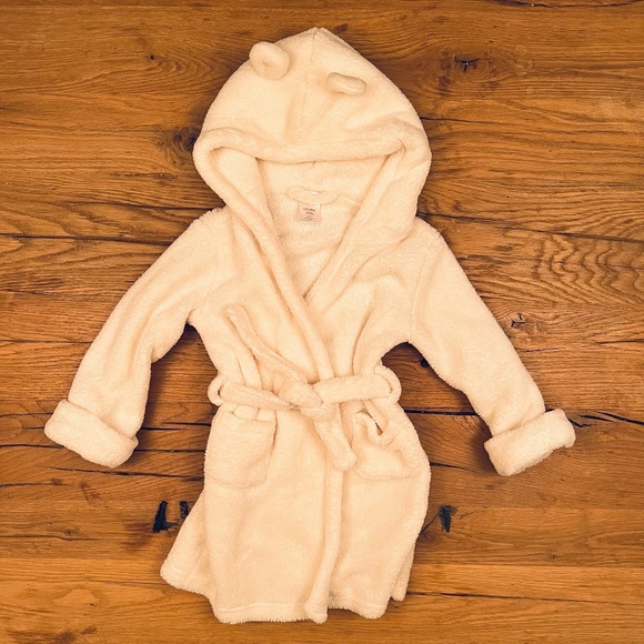 baby GAP. Size 2T. Ivory bathrobe. - Picture 1 of 4